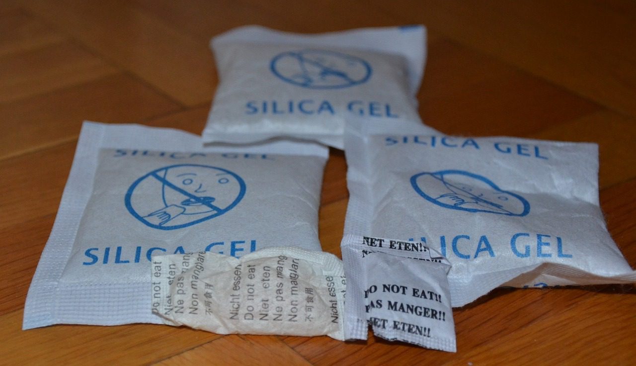The Role of Desiccant Packets in Keeping Your Supplements Fresh